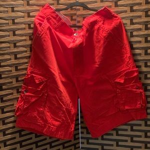 red levi shorts